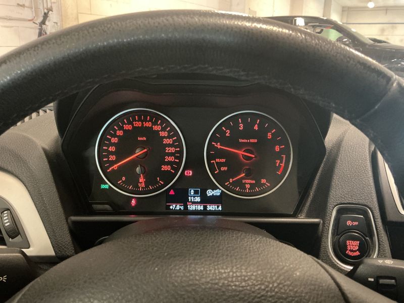 BMW 2er 218i Advantage — zdjęcie 13