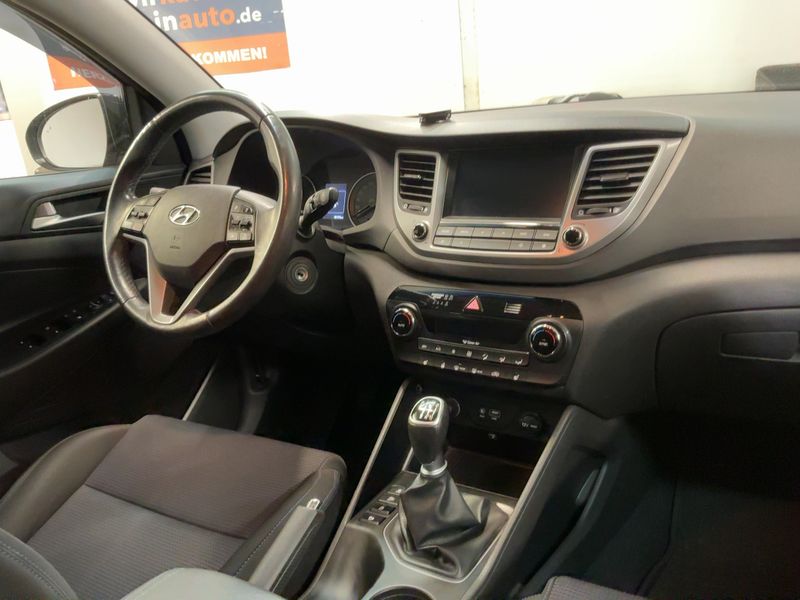 Hyundai Tucson 1.6 Advantage blue 2WD — zdjęcie 12
