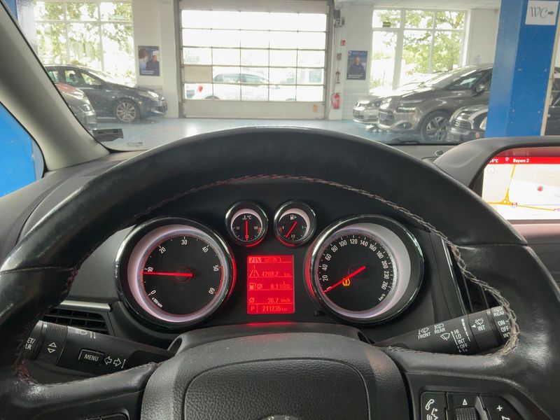 Opel Zafira Tourer 2.0 CDTI Edition — zdjęcie 13
