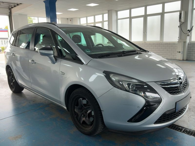 Opel Zafira Tourer 2.0 CDTI Edition — zdjęcie 8