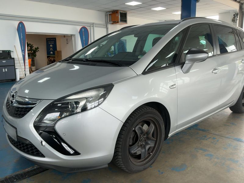 Opel Zafira Tourer 2.0 CDTI Edition — zdjęcie 2