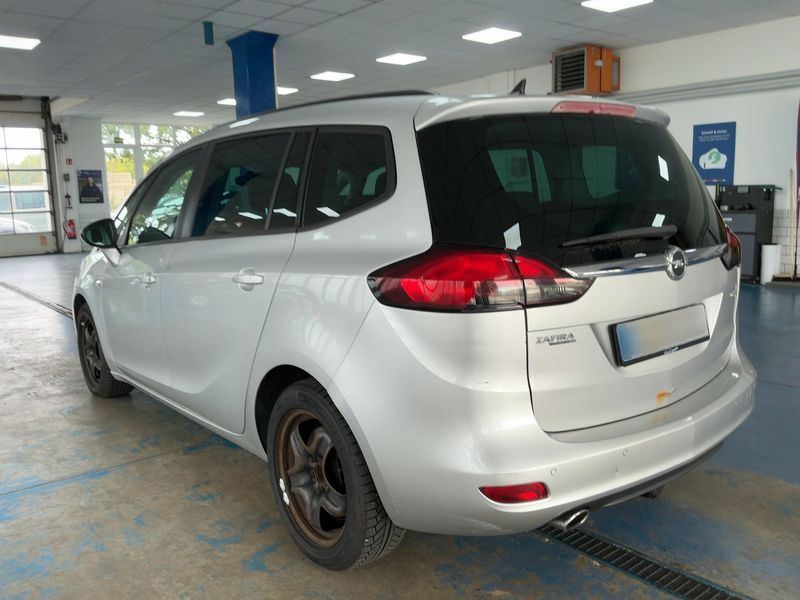 Opel Zafira Tourer 2.0 CDTI Edition — zdjęcie 3