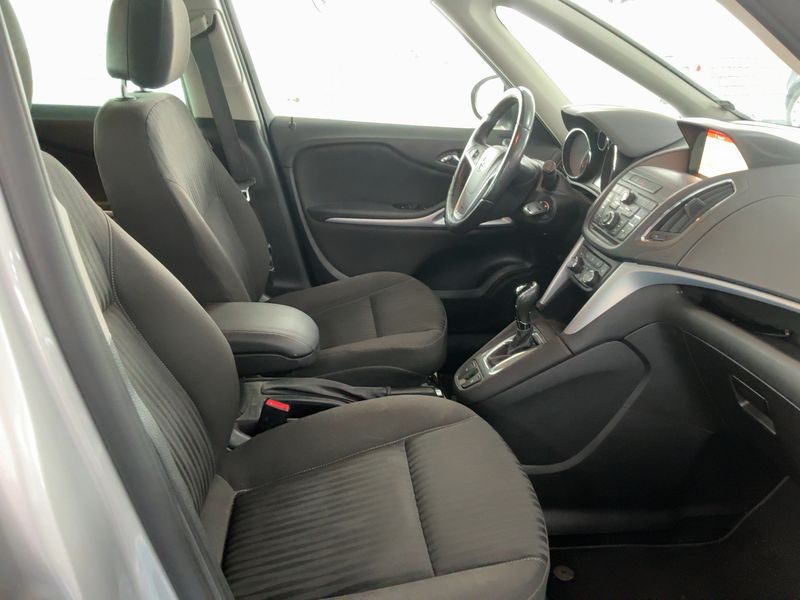 Opel Zafira Tourer 2.0 CDTI Edition — zdjęcie 11