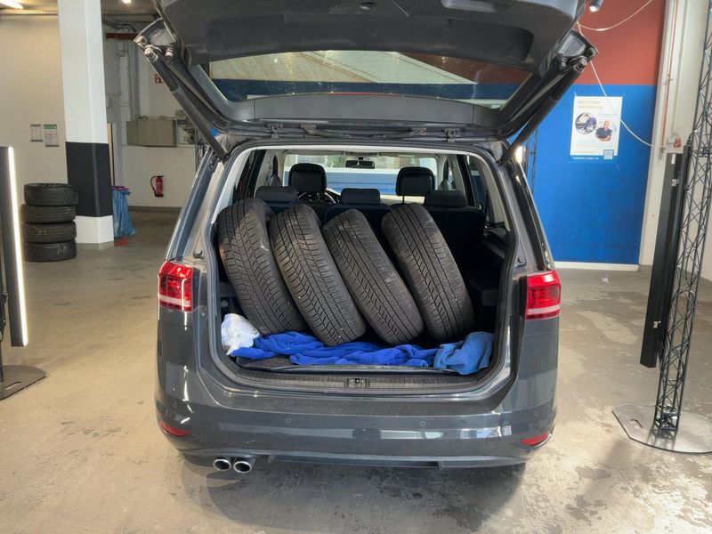Volkswagen Touran 2.0 TDI Highline BlueMotion Tech — zdjęcie 10