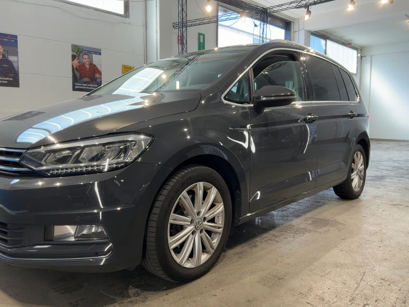 Volkswagen Touran 2.0 TDI Highline BlueMotion Tech — zdjęcie 2