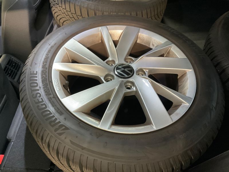 Volkswagen Golf VIII 1.5 eTSI Active — zdjęcie 25
