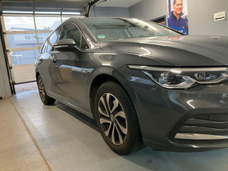 Volkswagen Golf VIII 1.5 eTSI Active — zdjęcie 8