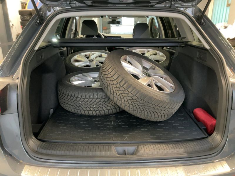 Volkswagen Golf VIII 1.5 eTSI Active — zdjęcie 10