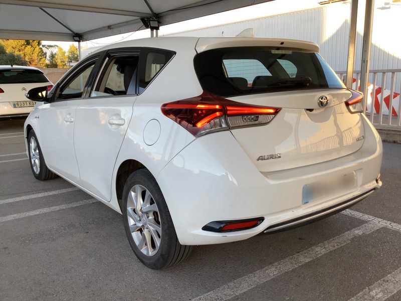 Toyota Auris 1.8 Hybrid Advance — zdjęcie 3