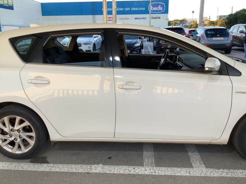 Toyota Auris 1.8 Hybrid Advance — zdjęcie 7