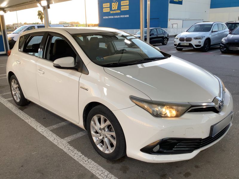 Toyota Auris 1.8 Hybrid Advance — zdjęcie 8