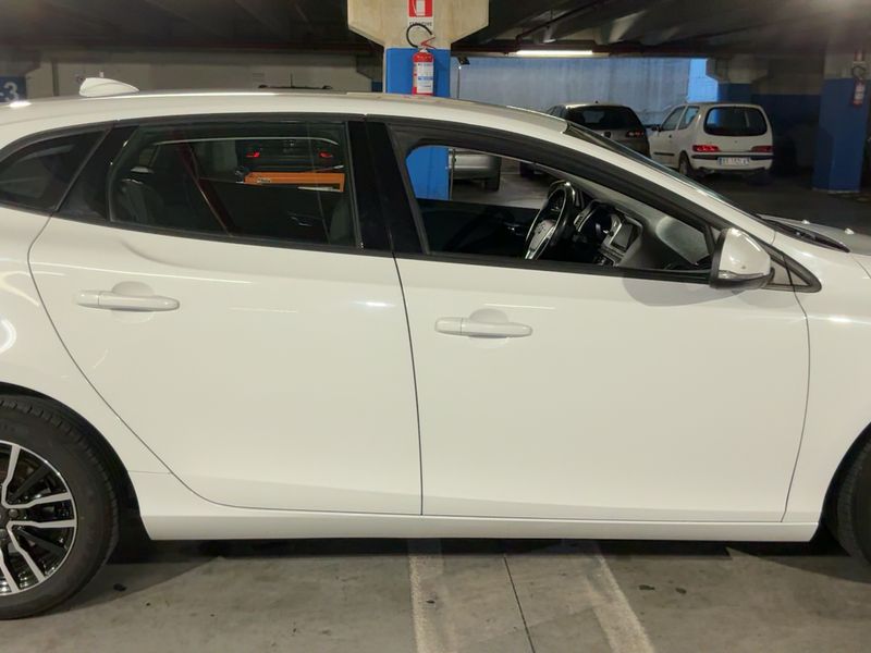 Volvo V40 2.0 D3 Plus — zdjęcie 7