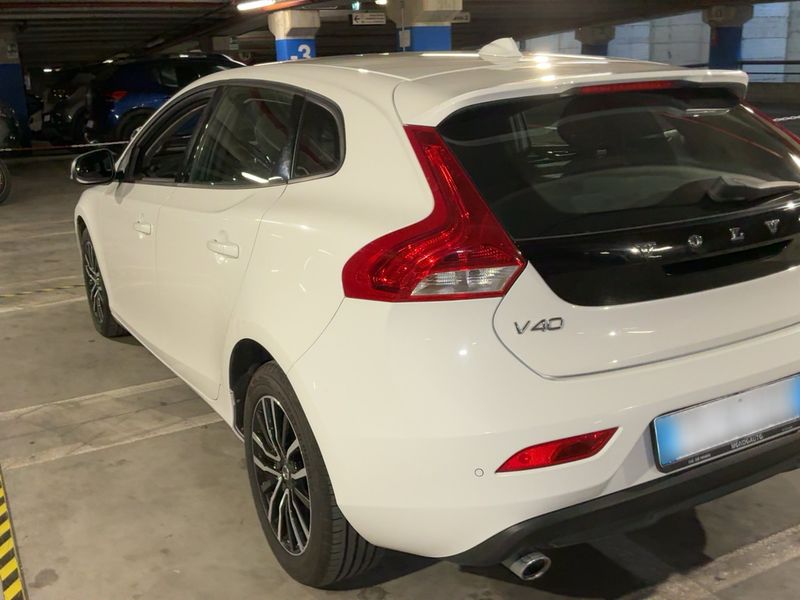 Volvo V40 2.0 D3 Plus — zdjęcie 3