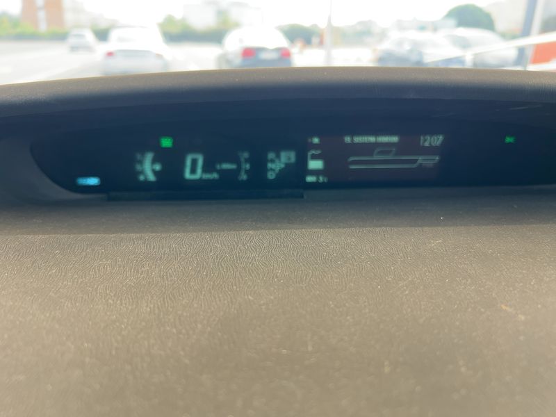 Toyota Prius 1.8 Advance — zdjęcie 13