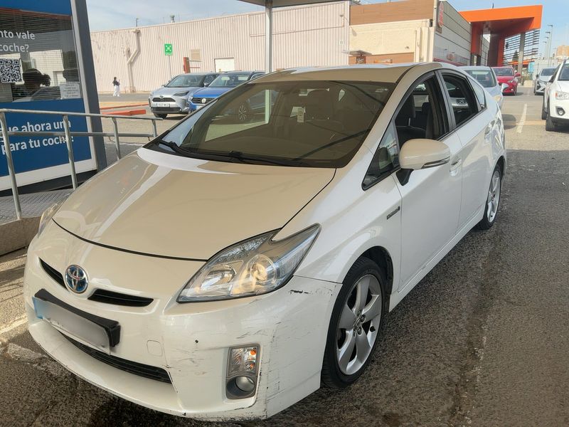 Toyota Prius 1.8 Advance — zdjęcie 1