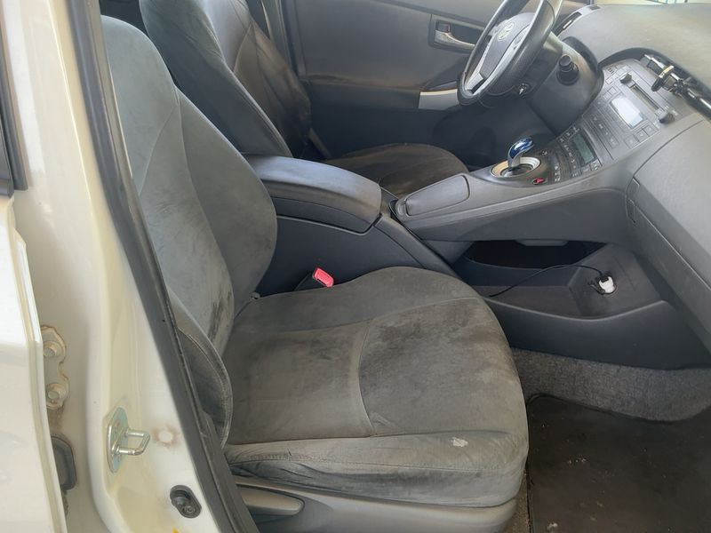 Toyota Prius 1.8 Advance — zdjęcie 11