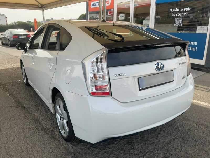 Toyota Prius 1.8 Advance — zdjęcie 3