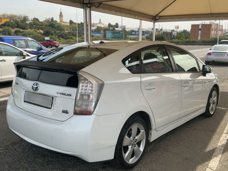 Toyota Prius 1.8 Advance — zdjęcie 6