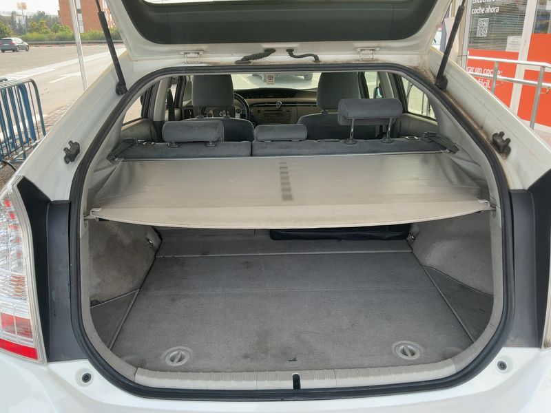 Toyota Prius 1.8 Advance — zdjęcie 10