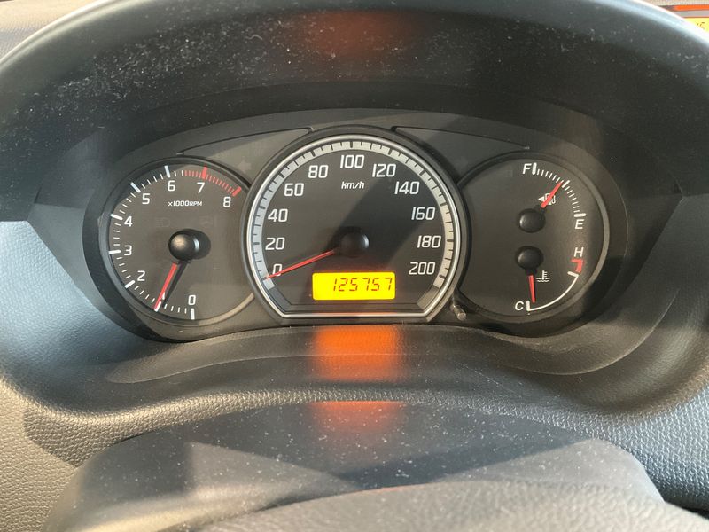 Suzuki Swift 1.3 Comfort — zdjęcie 4