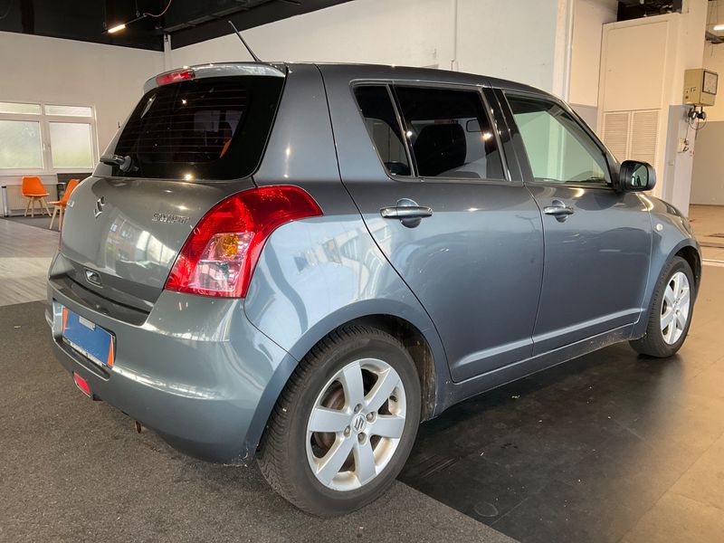 Suzuki Swift 1.3 Comfort — zdjęcie 2