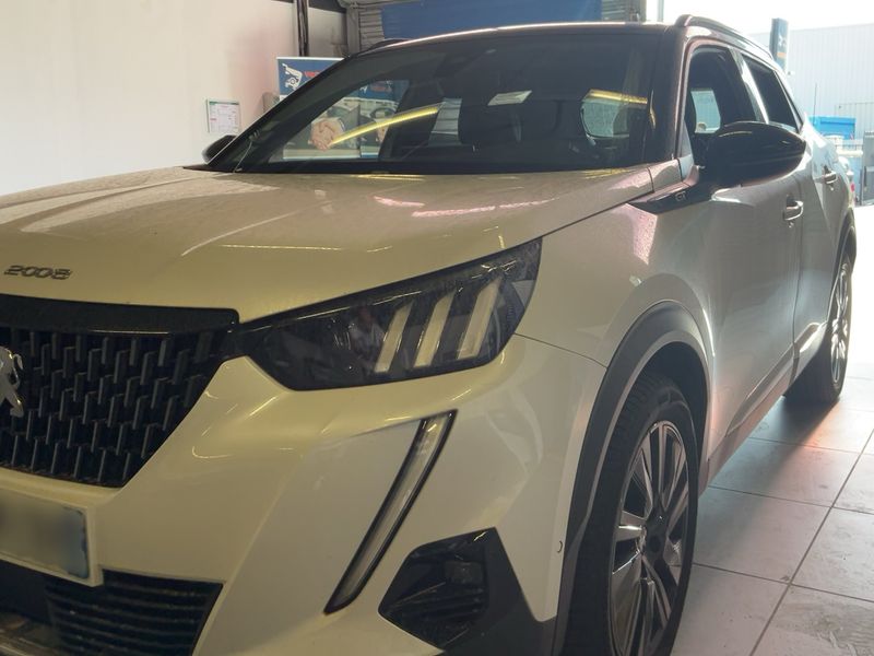 Peugeot 2008 1.2 PureTech GT Pack — zdjęcie 2