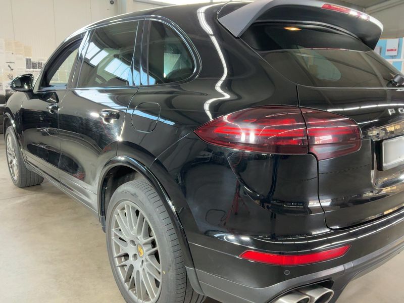 Porsche Cayenne S E-Hybrid Platinum Edition — zdjęcie 3