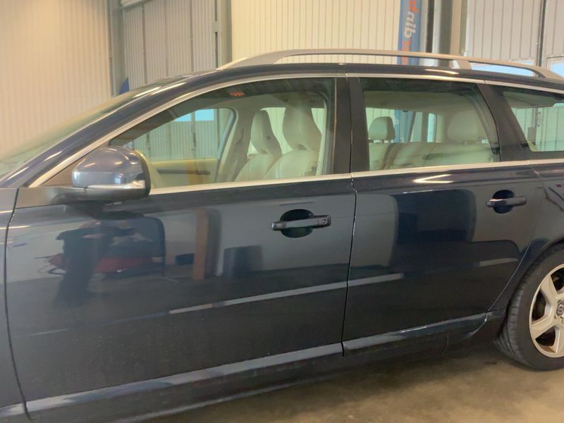 Volvo V70 2.5 T Kinetic — zdjęcie 4