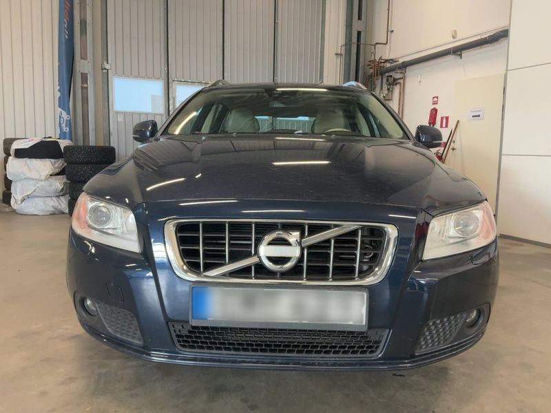 Volvo V70 2.5 T Kinetic — zdjęcie 9