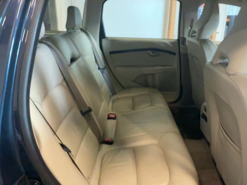 Volvo V70 2.5 T Kinetic — zdjęcie 14