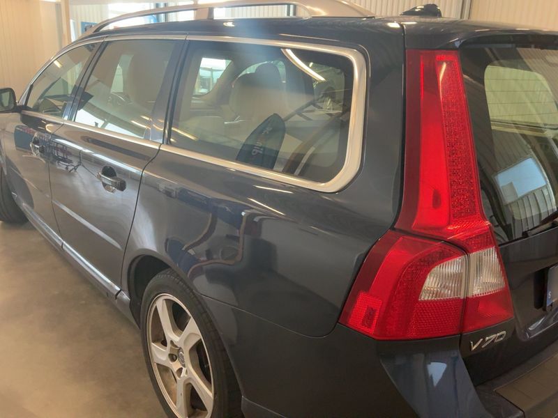 Volvo V70 2.5 T Kinetic — zdjęcie 3