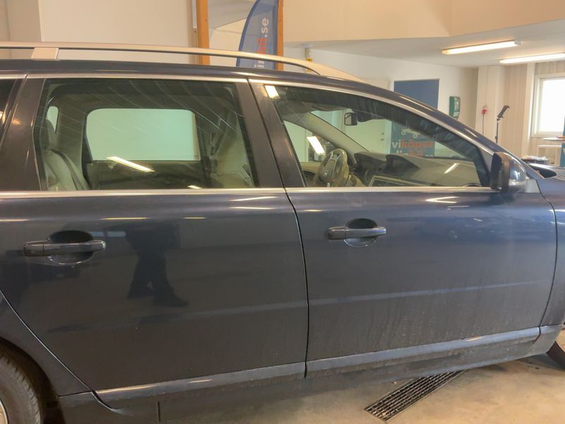 Volvo V70 2.5 T Kinetic — zdjęcie 7