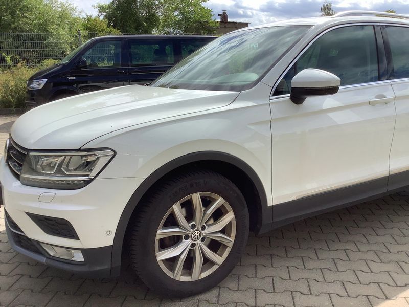 Volkswagen Tiguan 2.0 TDI Highline 4Motion BlueMotion Tech — zdjęcie 2