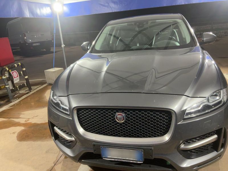 Jaguar F-Pace 30d R-Sport AWD — zdjęcie 9