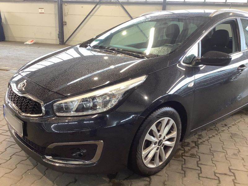 Kia cee'd 1.6 CRDi Dream Team — zdjęcie 2