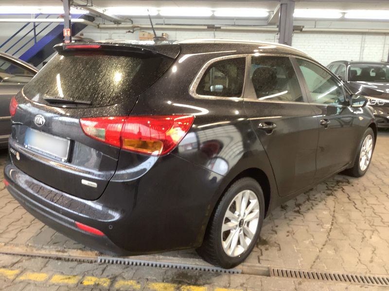 Kia cee'd 1.6 CRDi Dream Team — zdjęcie 6