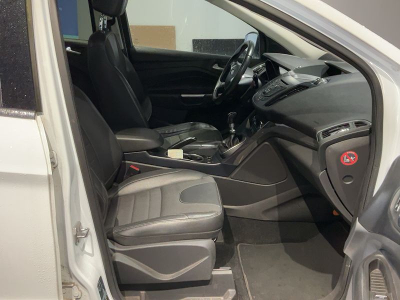 Ford Kuga 2.0 TDCi Titanium — zdjęcie 11