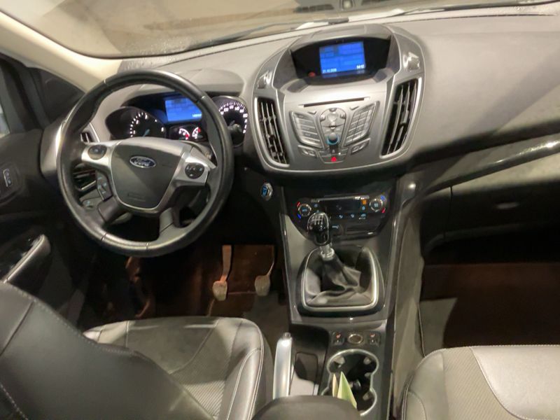 Ford Kuga 2.0 TDCi Titanium — zdjęcie 12