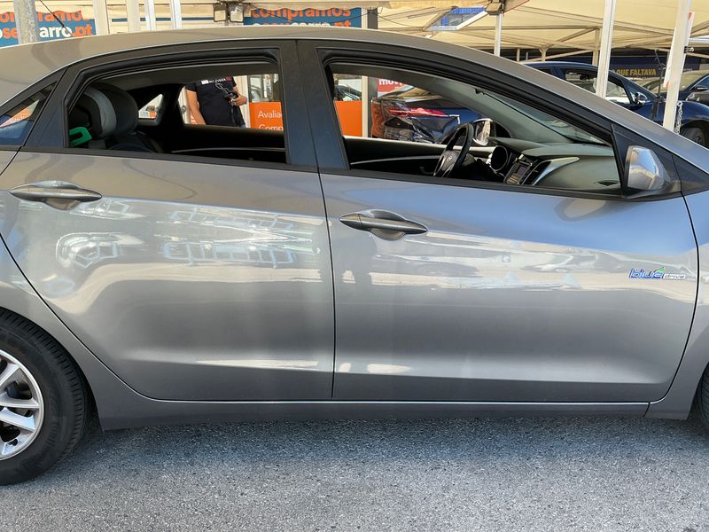 Hyundai i30 1.4 CRDi Essence — zdjęcie 7