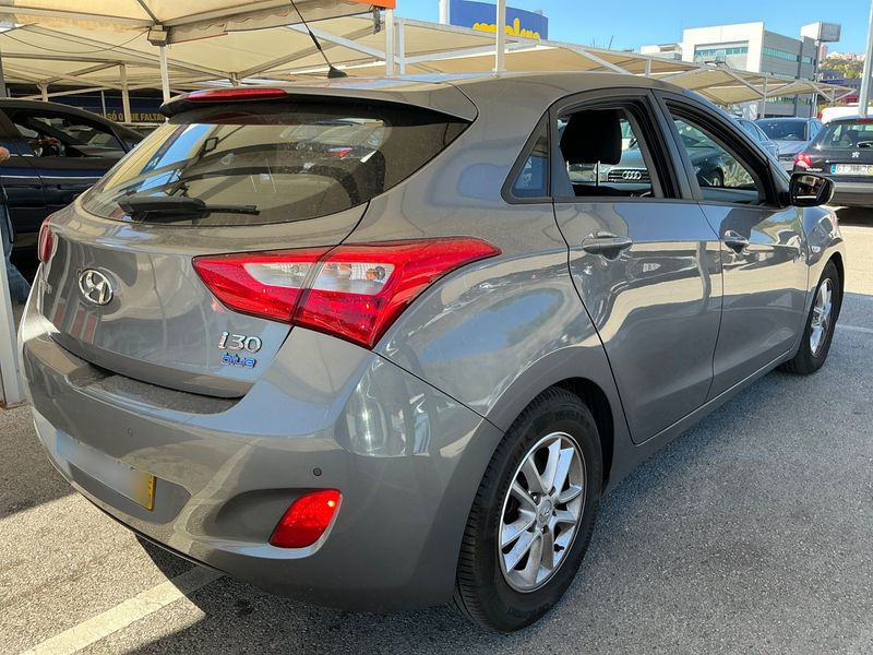 Hyundai i30 1.4 CRDi Essence — zdjęcie 6