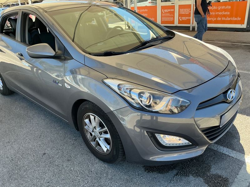 Hyundai i30 1.4 CRDi Essence — zdjęcie 8