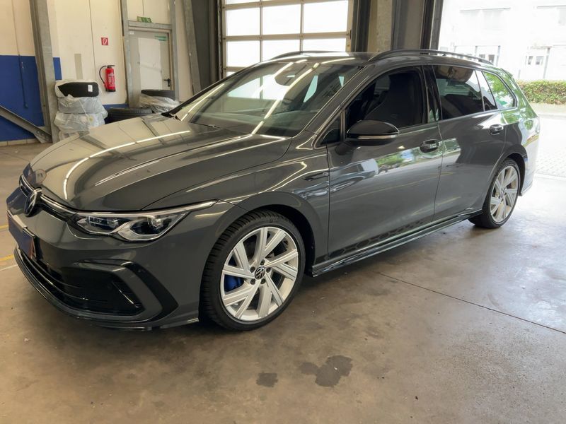 Volkswagen Golf VIII 2.0 TSI R-Line — zdjęcie 1