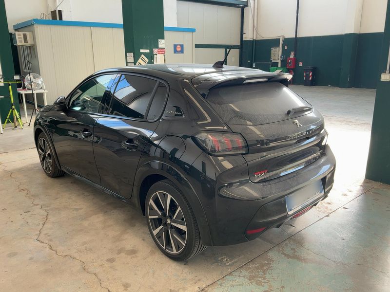 Peugeot 208 1.2 PureTech GT Line — zdjęcie 3
