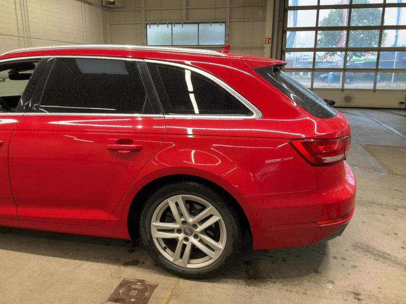 Audi A4 2.0 TDI Sport — zdjęcie 3