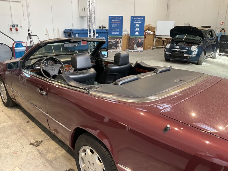 Mercedes-Benz E-Klasse 300 CE Cabrio — zdjęcie 21