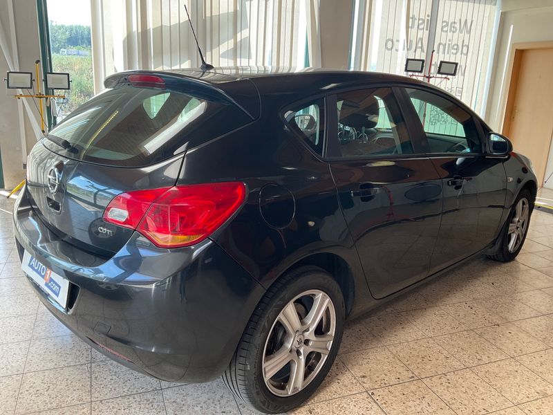 Opel Astra 1.7 CDTI Edition 30 — zdjęcie 2