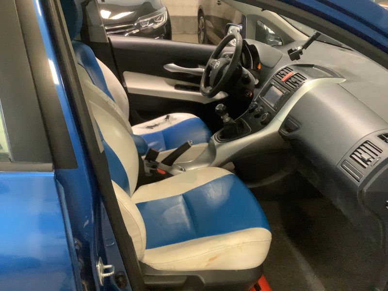 Toyota Auris 1.4 Turbodiesel Active — zdjęcie 11