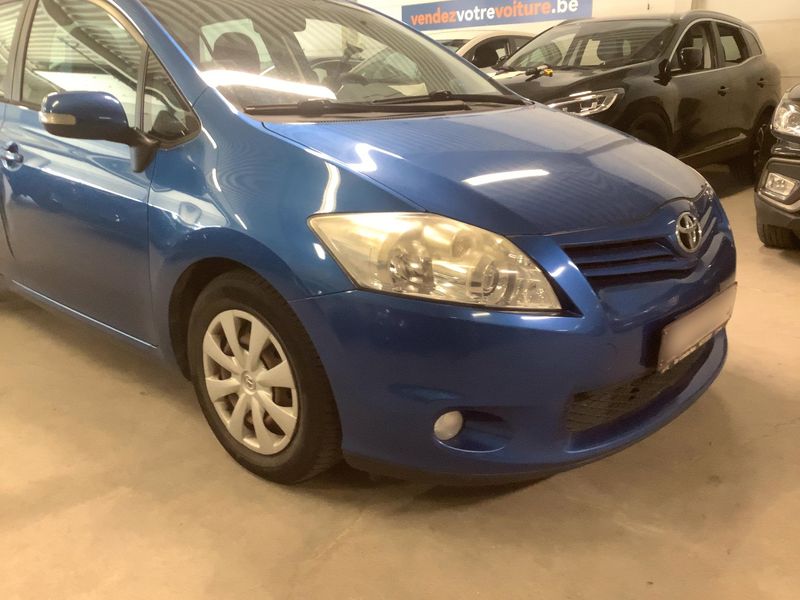 Toyota Auris 1.4 Turbodiesel Active — zdjęcie 8