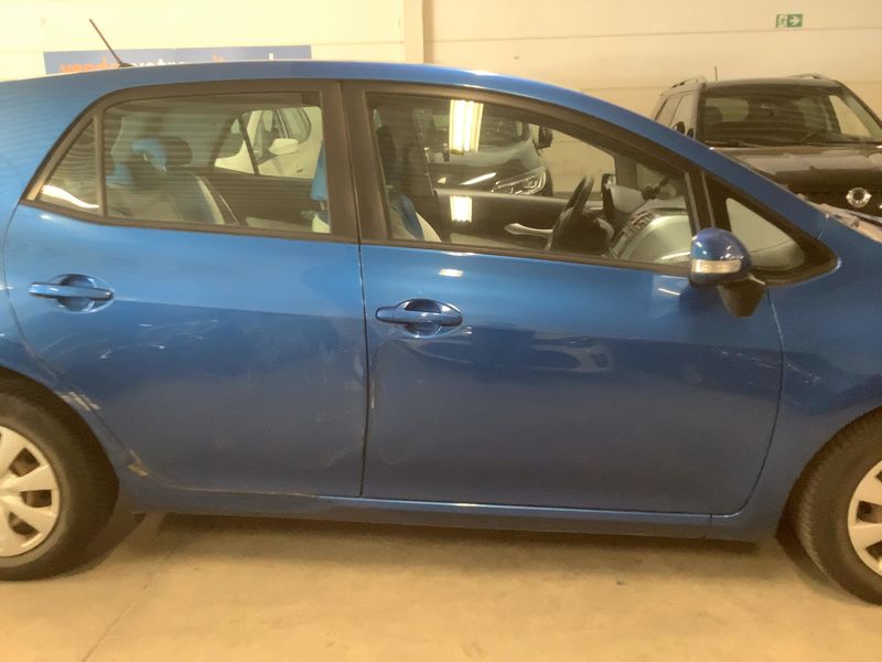 Toyota Auris 1.4 Turbodiesel Active — zdjęcie 7