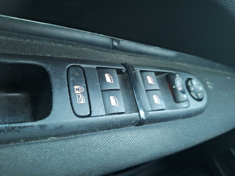 Peugeot 5008 1.6 HDi Active — zdjęcie 20